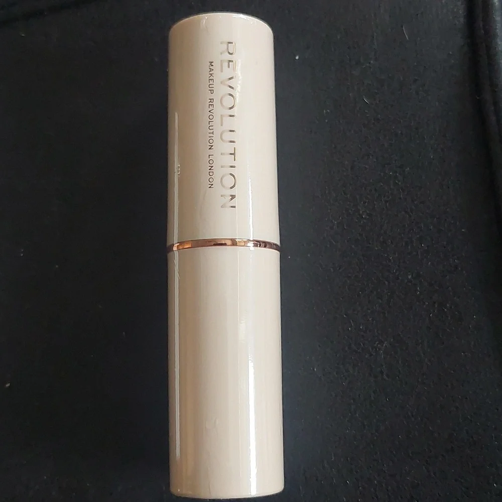 Makeup Revolution new seal